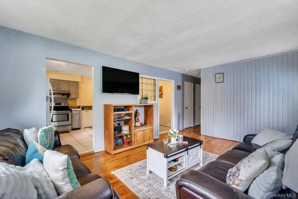 90 Pinewood Drive, Brookhaven, NY, 3 Bedrooms Bedrooms, 6 Rooms Rooms,1 BathroomBathrooms,Residential,For Rent,Pinewood,0,1017294 90 Pinewood Drive, Brookhaven, NY, 3 Bedrooms Bedrooms, 6 Rooms Rooms,1 BathroomBathrooms,Residential,For Rent,Pinewood,0,1017294