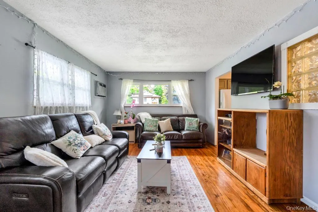 90 Pinewood Drive, Brookhaven, NY, 3 Bedrooms Bedrooms, 6 Rooms Rooms,1 BathroomBathrooms,Residential,For Rent,Pinewood,0,1017294 90 Pinewood Drive, Brookhaven, NY, 3 Bedrooms Bedrooms, 6 Rooms Rooms,1 BathroomBathrooms,Residential,For Rent,Pinewood,0,1017294
