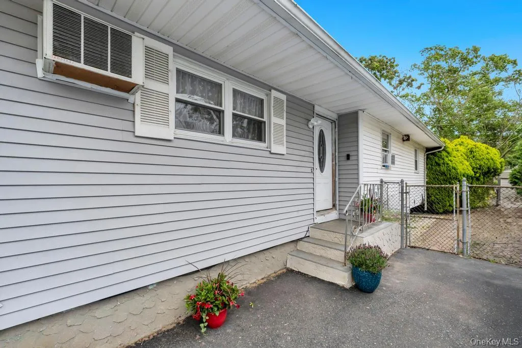 90 Pinewood Drive, Brookhaven, NY, 3 Bedrooms Bedrooms, 6 Rooms Rooms,1 BathroomBathrooms,Residential,For Rent,Pinewood,0,1017294 90 Pinewood Drive, Brookhaven, NY, 3 Bedrooms Bedrooms, 6 Rooms Rooms,1 BathroomBathrooms,Residential,For Rent,Pinewood,0,1017294