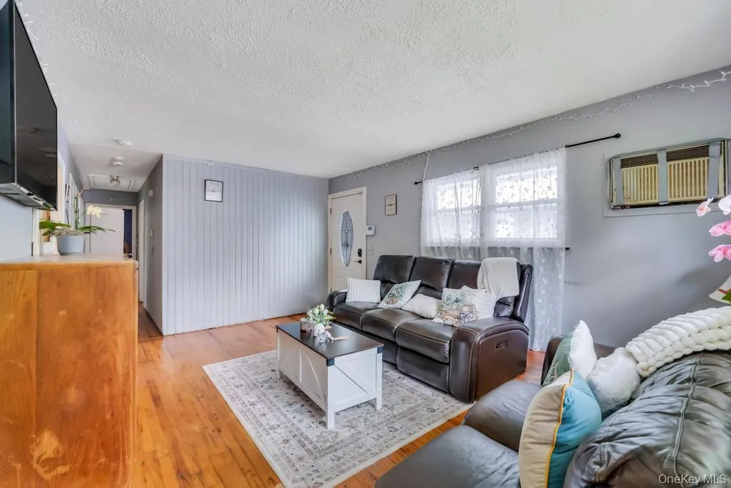 90 Pinewood Drive, Brookhaven, NY, 3 Bedrooms Bedrooms, 6 Rooms Rooms,1 BathroomBathrooms,Residential,For Rent,Pinewood,0,1017294 90 Pinewood Drive, Brookhaven, NY, 3 Bedrooms Bedrooms, 6 Rooms Rooms,1 BathroomBathrooms,Residential,For Rent,Pinewood,0,1017294