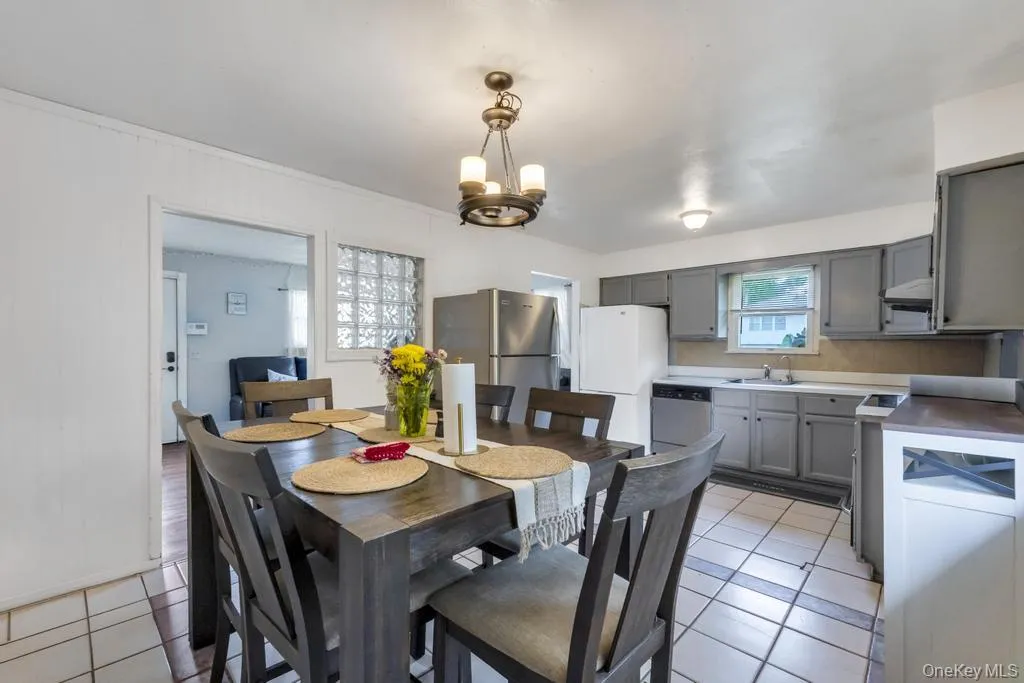 90 Pinewood Drive, Brookhaven, NY, 3 Bedrooms Bedrooms, 6 Rooms Rooms,1 BathroomBathrooms,Residential,For Rent,Pinewood,0,1017294 90 Pinewood Drive, Brookhaven, NY, 3 Bedrooms Bedrooms, 6 Rooms Rooms,1 BathroomBathrooms,Residential,For Rent,Pinewood,0,1017294