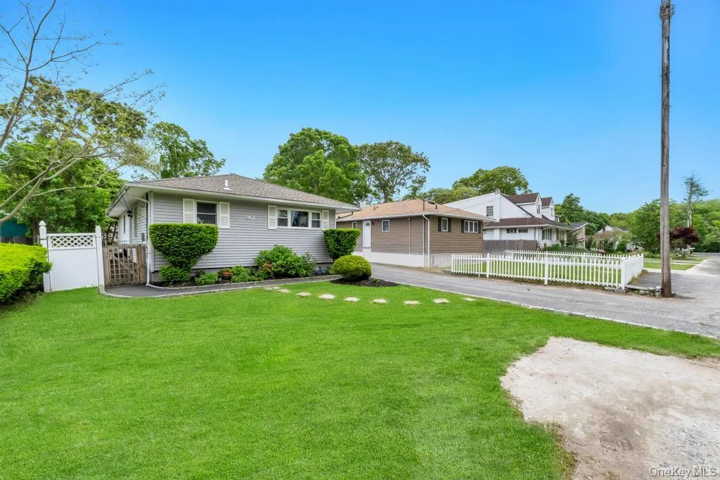 90 Pinewood Drive, Brookhaven, NY, 3 Bedrooms Bedrooms, 6 Rooms Rooms,1 BathroomBathrooms,Residential,For Rent,Pinewood,0,1017294 90 Pinewood Drive, Brookhaven, NY, 3 Bedrooms Bedrooms, 6 Rooms Rooms,1 BathroomBathrooms,Residential,For Rent,Pinewood,0,1017294