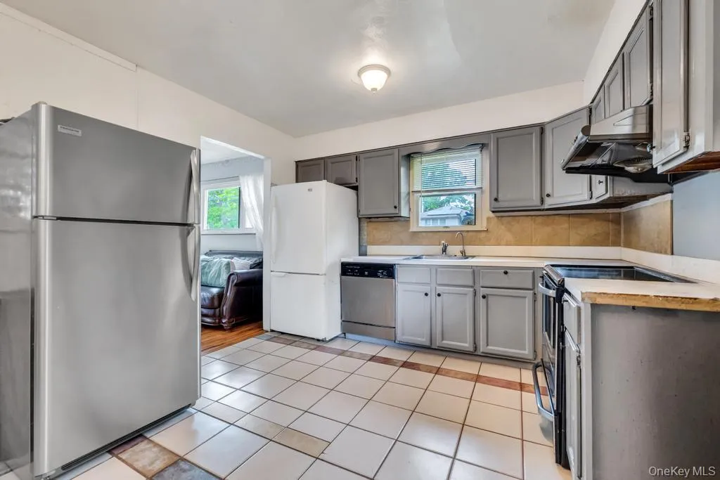 90 Pinewood Drive, Brookhaven, NY, 3 Bedrooms Bedrooms, 6 Rooms Rooms,1 BathroomBathrooms,Residential,For Rent,Pinewood,0,1017294 90 Pinewood Drive, Brookhaven, NY, 3 Bedrooms Bedrooms, 6 Rooms Rooms,1 BathroomBathrooms,Residential,For Rent,Pinewood,0,1017294
