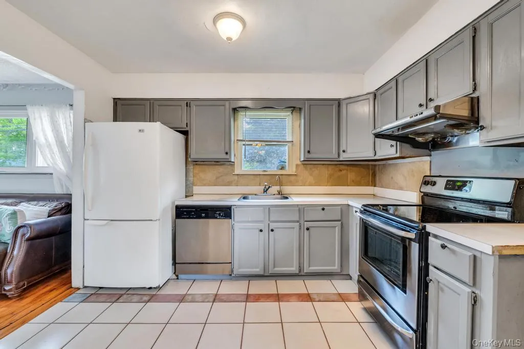 90 Pinewood Drive, Brookhaven, NY, 3 Bedrooms Bedrooms, 6 Rooms Rooms,1 BathroomBathrooms,Residential,For Rent,Pinewood,0,1017294 90 Pinewood Drive, Brookhaven, NY, 3 Bedrooms Bedrooms, 6 Rooms Rooms,1 BathroomBathrooms,Residential,For Rent,Pinewood,0,1017294