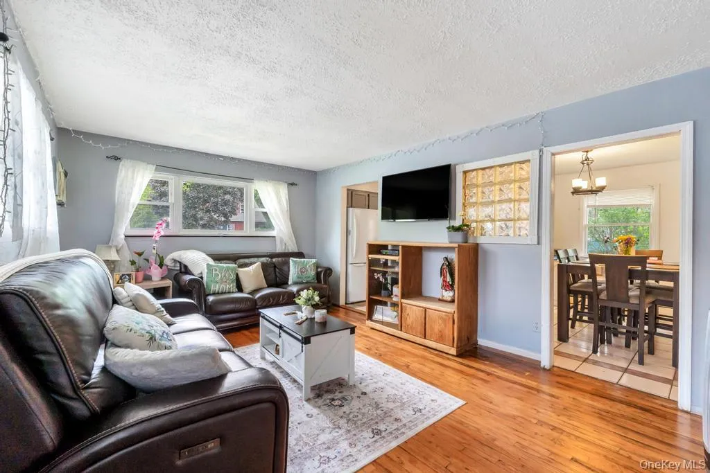 90 Pinewood Drive, Brookhaven, NY, 3 Bedrooms Bedrooms, 6 Rooms Rooms,1 BathroomBathrooms,Residential,For Rent,Pinewood,0,1017294 90 Pinewood Drive, Brookhaven, NY, 3 Bedrooms Bedrooms, 6 Rooms Rooms,1 BathroomBathrooms,Residential,For Rent,Pinewood,0,1017294