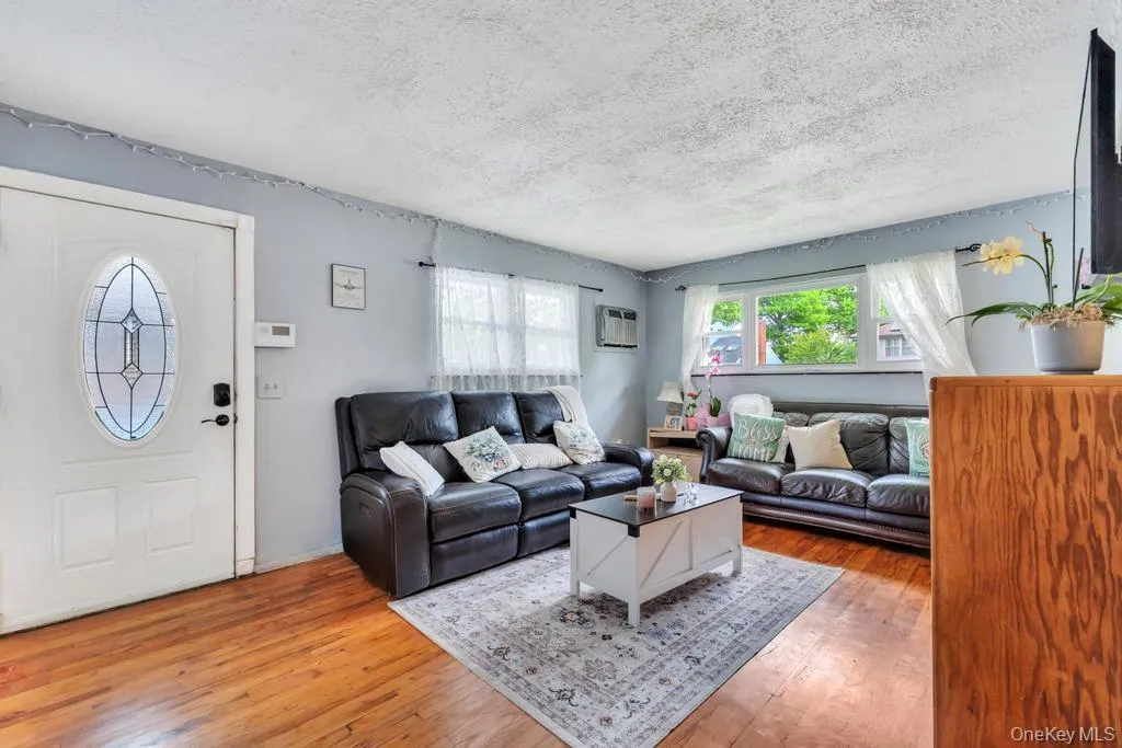 90 Pinewood Drive, Brookhaven, NY, 3 Bedrooms Bedrooms, 6 Rooms Rooms,1 BathroomBathrooms,Residential,For Rent,Pinewood,0,1017294 90 Pinewood Drive, Brookhaven, NY, 3 Bedrooms Bedrooms, 6 Rooms Rooms,1 BathroomBathrooms,Residential,For Rent,Pinewood,0,1017294