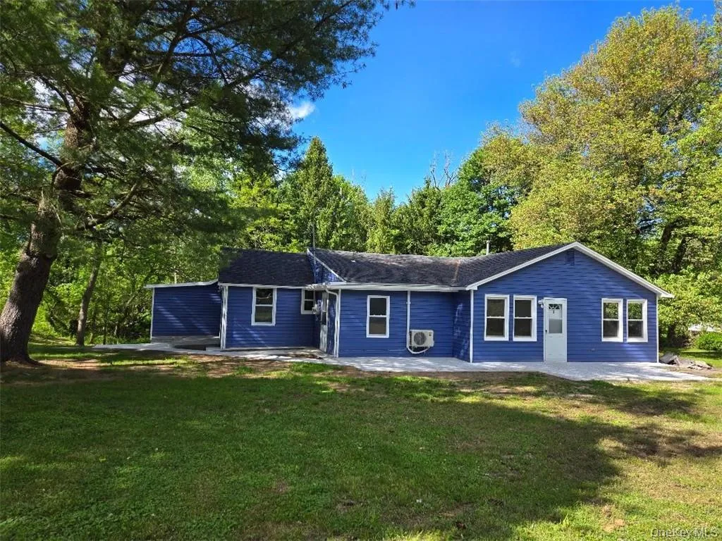 Welcome home to 3074 Lexington Avenue in Beautiful Mohegan Lake, New York! Welcome home to 3074 Lexington Avenue in Beautiful Mohegan Lake, New York!