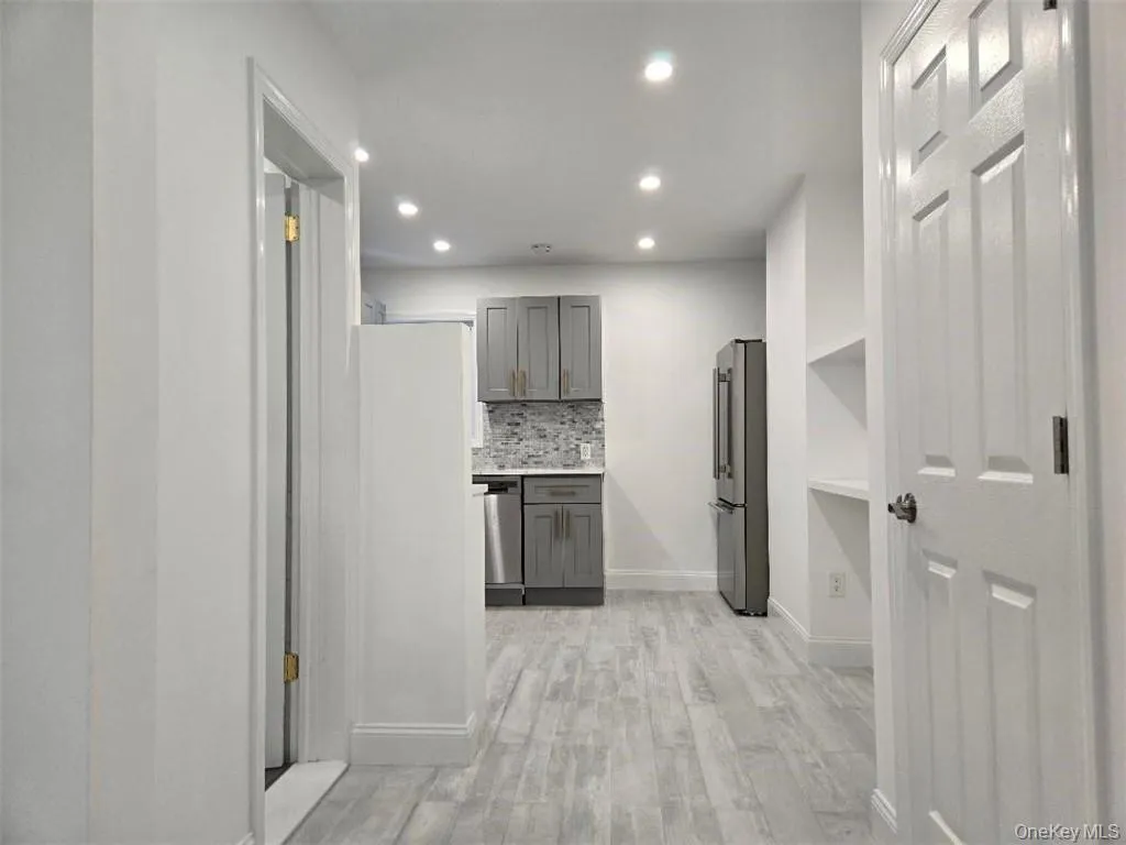 View looking into the kitchen and bathroom area. View looking into the kitchen and bathroom area.