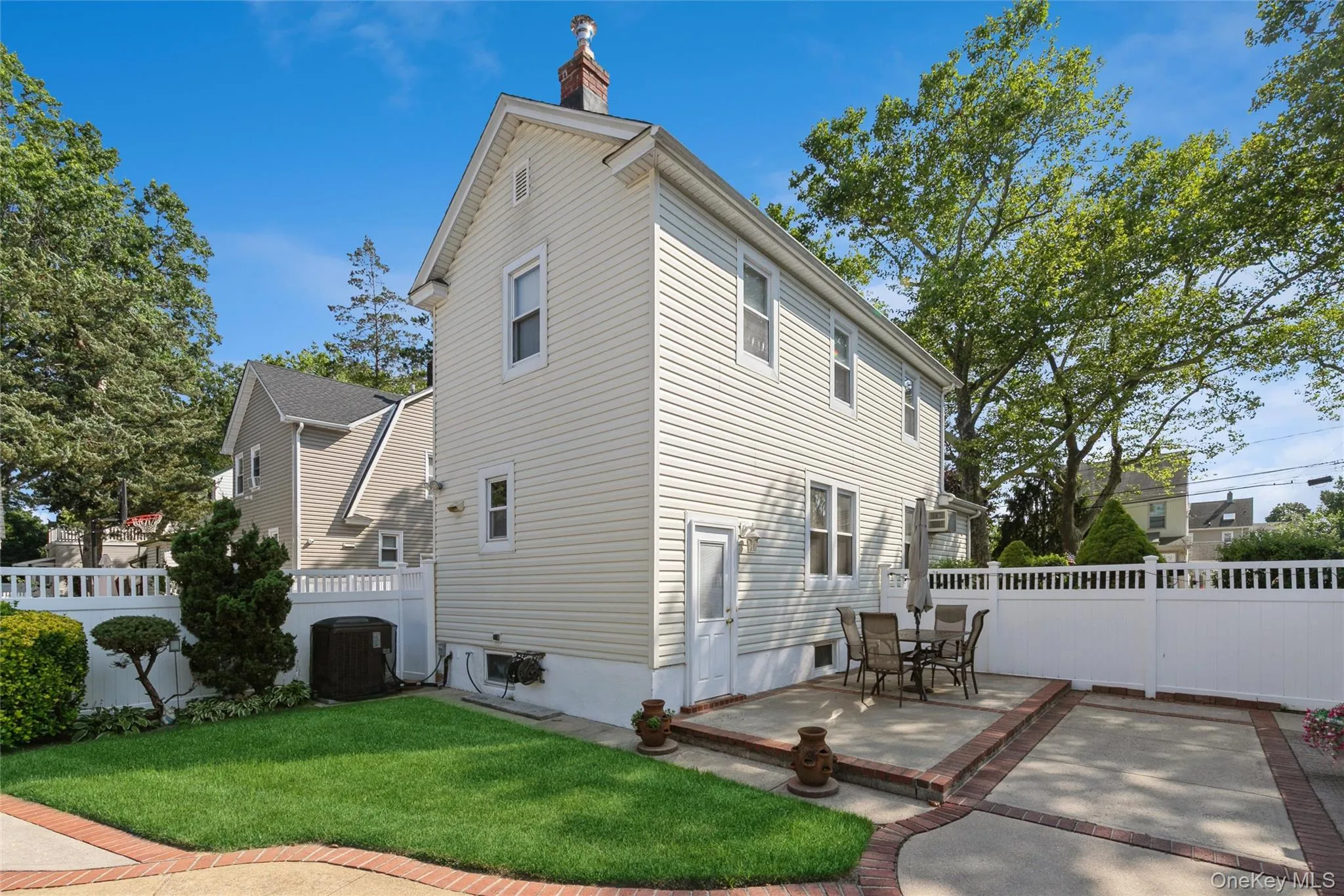 16 Devon Street, Hempstead, NY, 3 Bedrooms Bedrooms, 6 Rooms Rooms,1 BathroomBathrooms,Residential,For Rent,Devon,0,1017315 16 Devon Street, Hempstead, NY, 3 Bedrooms Bedrooms, 6 Rooms Rooms,1 BathroomBathrooms,Residential,For Rent,Devon,0,1017315
