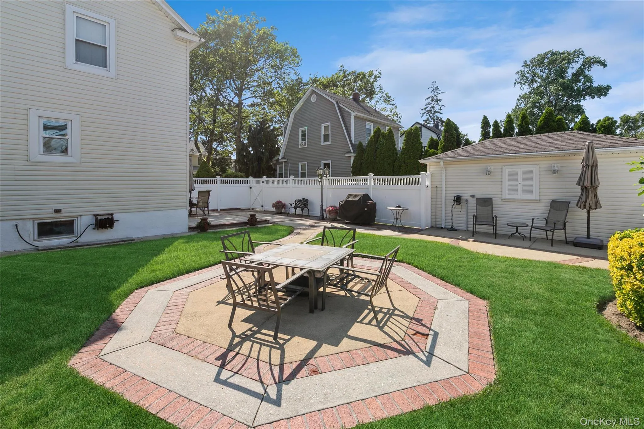 16 Devon Street, Hempstead, NY, 3 Bedrooms Bedrooms, 6 Rooms Rooms,1 BathroomBathrooms,Residential,For Rent,Devon,0,1017315 16 Devon Street, Hempstead, NY, 3 Bedrooms Bedrooms, 6 Rooms Rooms,1 BathroomBathrooms,Residential,For Rent,Devon,0,1017315