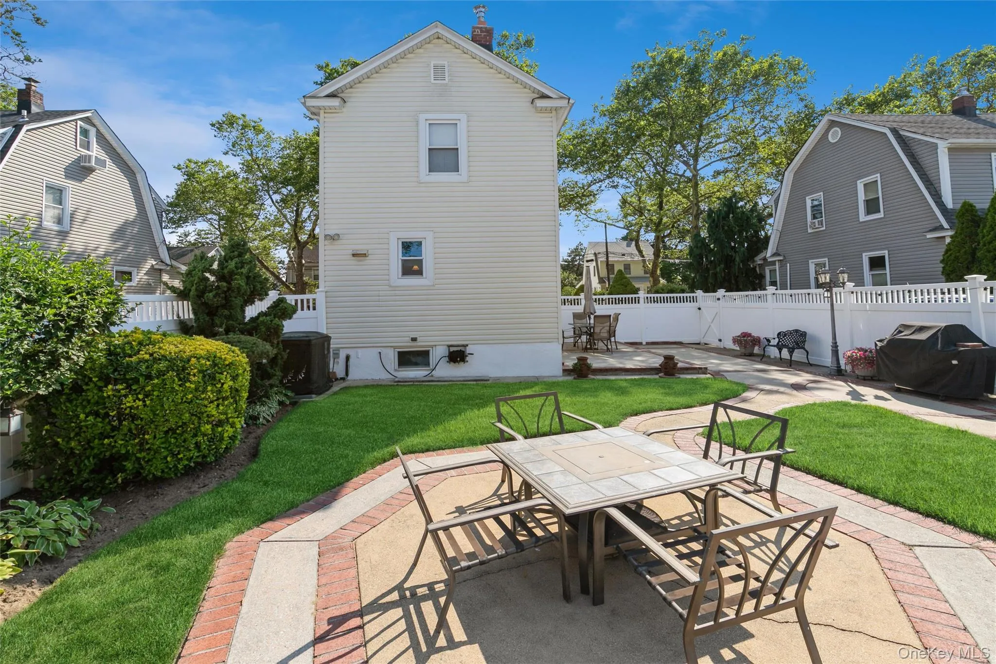 16 Devon Street, Hempstead, NY, 3 Bedrooms Bedrooms, 6 Rooms Rooms,1 BathroomBathrooms,Residential,For Rent,Devon,0,1017315 16 Devon Street, Hempstead, NY, 3 Bedrooms Bedrooms, 6 Rooms Rooms,1 BathroomBathrooms,Residential,For Rent,Devon,0,1017315
