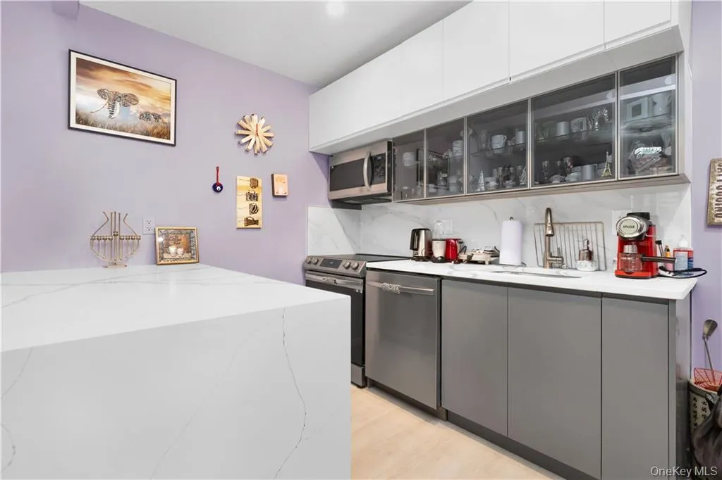 15 End Avenue, New York, NY, 2 Bedrooms Bedrooms, 4 Rooms Rooms,2 BathroomsBathrooms,Residential,For Rent,End,0,1017326 15 End Avenue, New York, NY, 2 Bedrooms Bedrooms, 4 Rooms Rooms,2 BathroomsBathrooms,Residential,For Rent,End,0,1017326