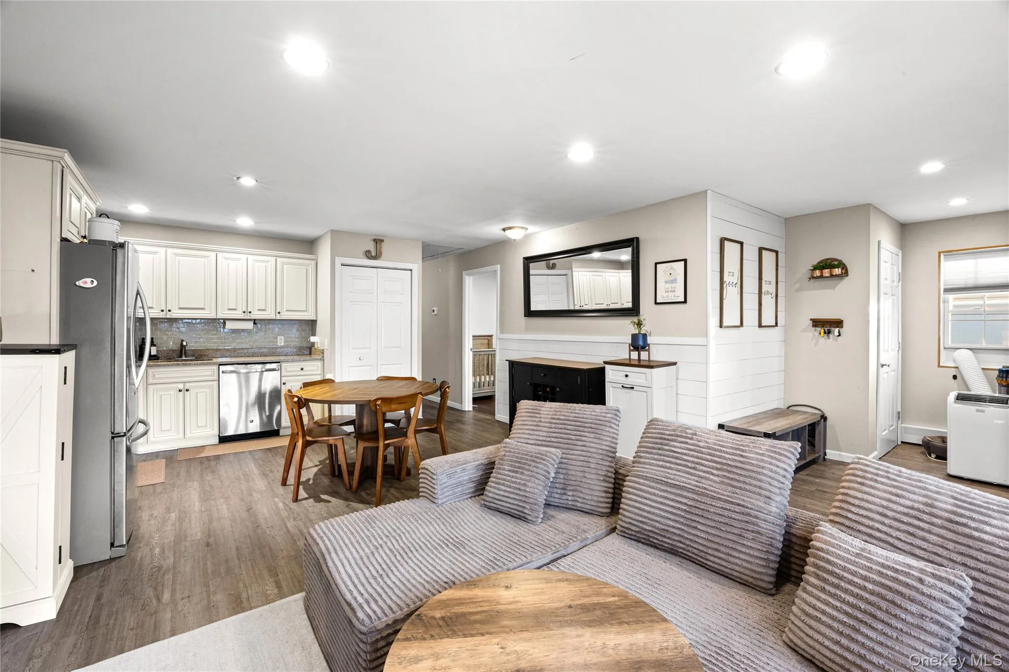 30 Elm Street, Oyster Bay, NY, 3 Bedrooms Bedrooms, 5 Rooms Rooms,1 BathroomBathrooms,Residential,For Rent,Elm,0,1017331 30 Elm Street, Oyster Bay, NY, 3 Bedrooms Bedrooms, 5 Rooms Rooms,1 BathroomBathrooms,Residential,For Rent,Elm,0,1017331