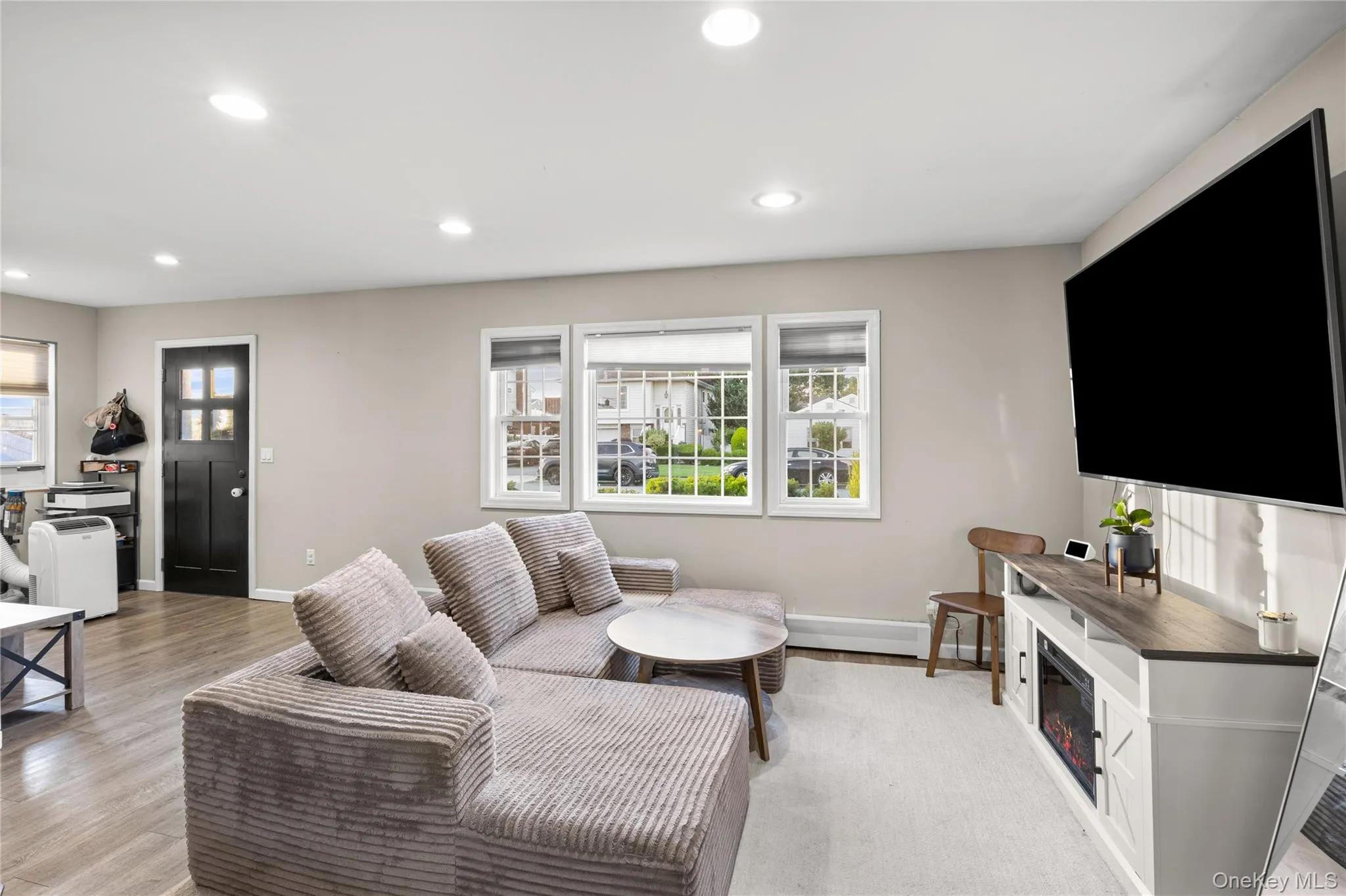 30 Elm Street, Oyster Bay, NY, 3 Bedrooms Bedrooms, 5 Rooms Rooms,1 BathroomBathrooms,Residential,For Rent,Elm,0,1017331 30 Elm Street, Oyster Bay, NY, 3 Bedrooms Bedrooms, 5 Rooms Rooms,1 BathroomBathrooms,Residential,For Rent,Elm,0,1017331