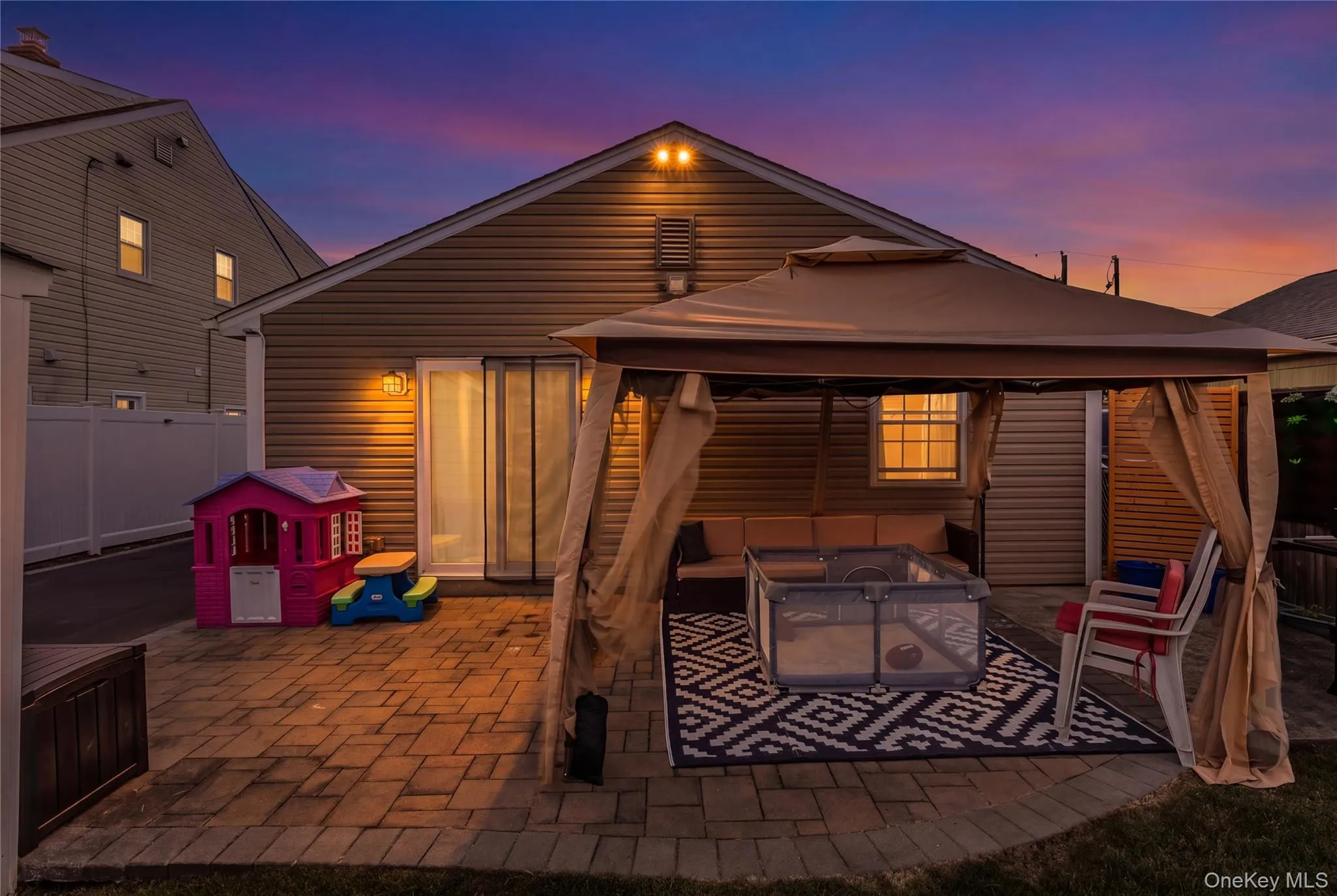 30 Elm Street, Oyster Bay, NY, 3 Bedrooms Bedrooms, 5 Rooms Rooms,1 BathroomBathrooms,Residential,For Rent,Elm,0,1017331 30 Elm Street, Oyster Bay, NY, 3 Bedrooms Bedrooms, 5 Rooms Rooms,1 BathroomBathrooms,Residential,For Rent,Elm,0,1017331
