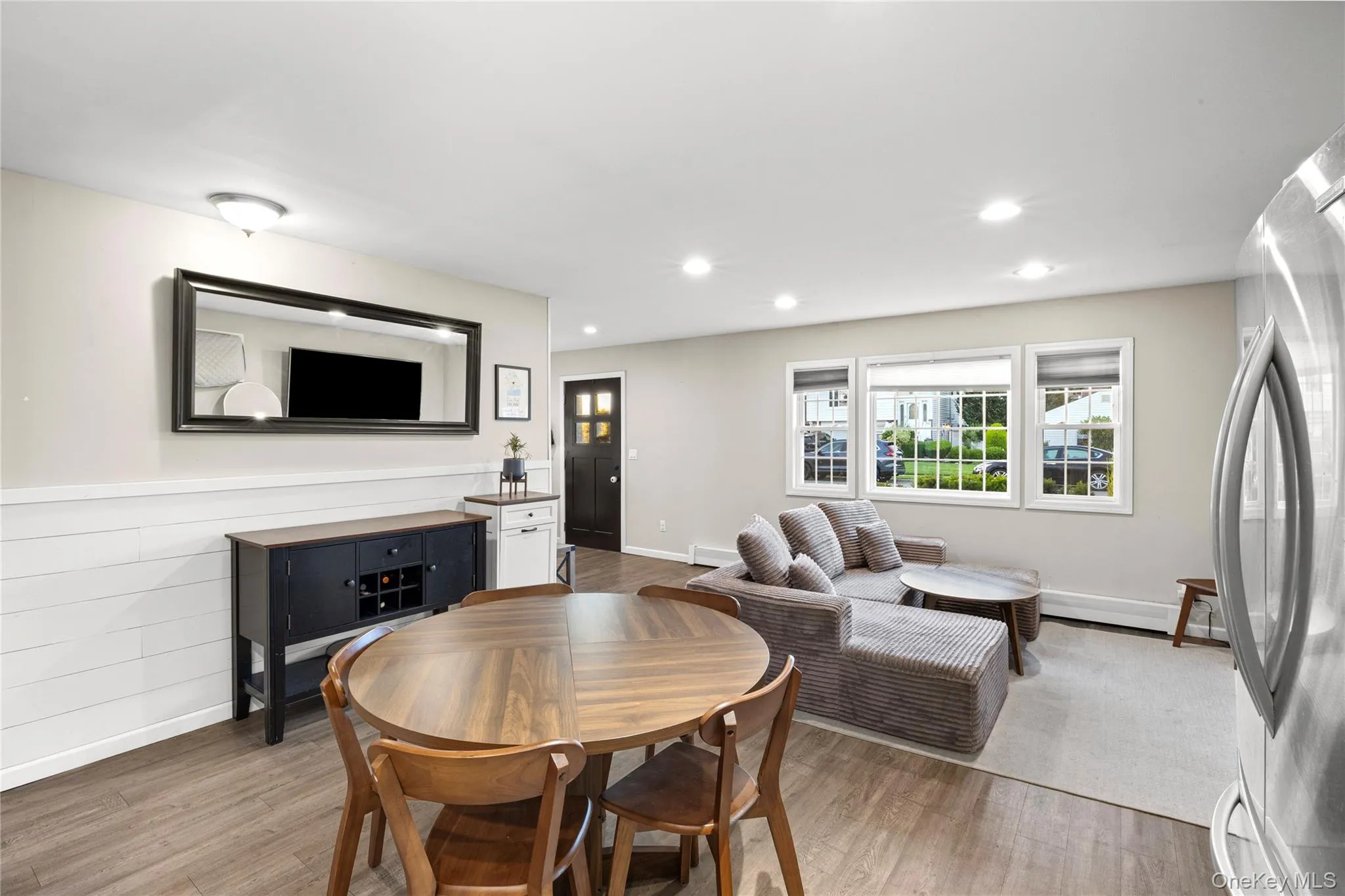30 Elm Street, Oyster Bay, NY, 3 Bedrooms Bedrooms, 5 Rooms Rooms,1 BathroomBathrooms,Residential,For Rent,Elm,0,1017331 30 Elm Street, Oyster Bay, NY, 3 Bedrooms Bedrooms, 5 Rooms Rooms,1 BathroomBathrooms,Residential,For Rent,Elm,0,1017331
