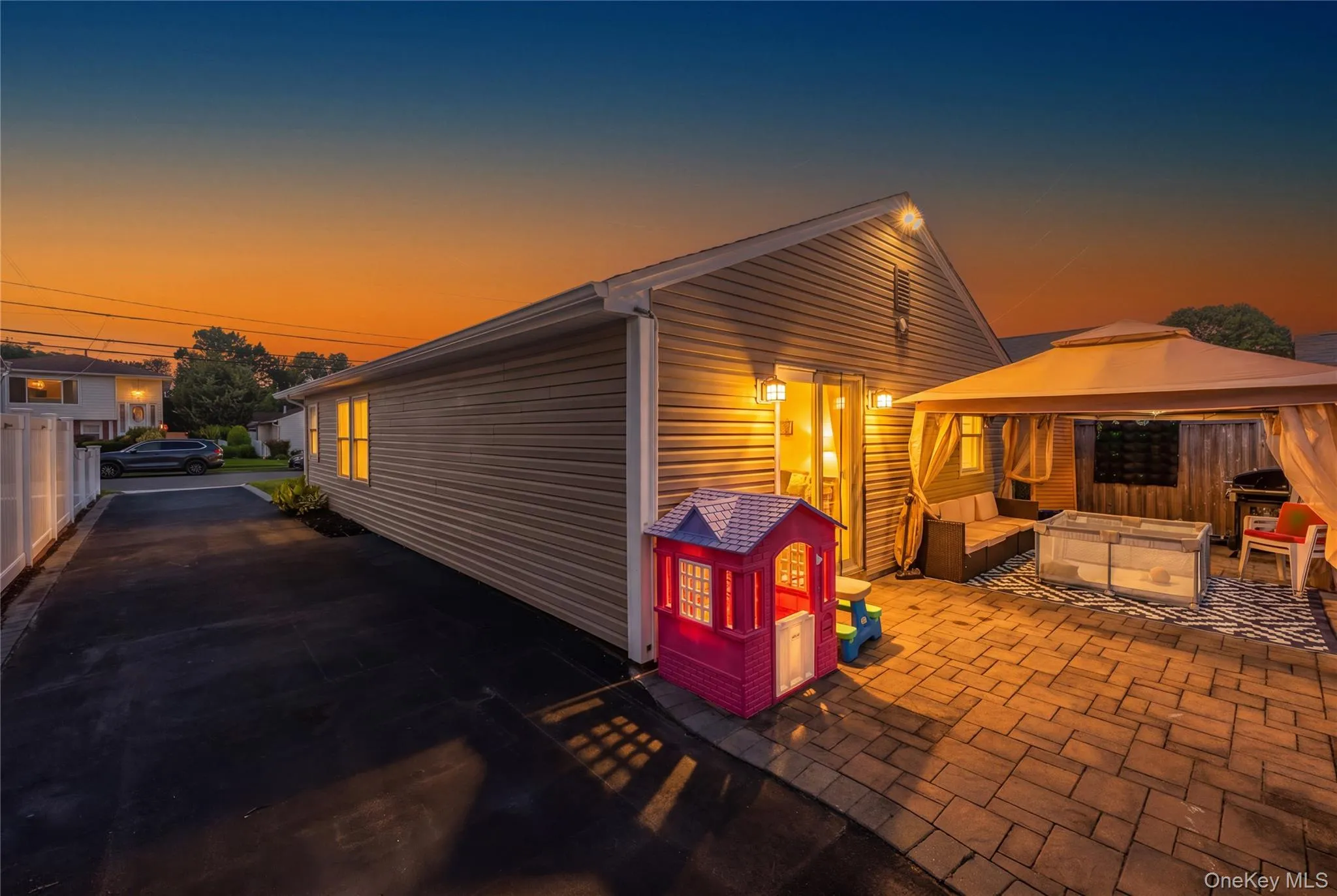 30 Elm Street, Oyster Bay, NY, 3 Bedrooms Bedrooms, 5 Rooms Rooms,1 BathroomBathrooms,Residential,For Rent,Elm,0,1017331 30 Elm Street, Oyster Bay, NY, 3 Bedrooms Bedrooms, 5 Rooms Rooms,1 BathroomBathrooms,Residential,For Rent,Elm,0,1017331