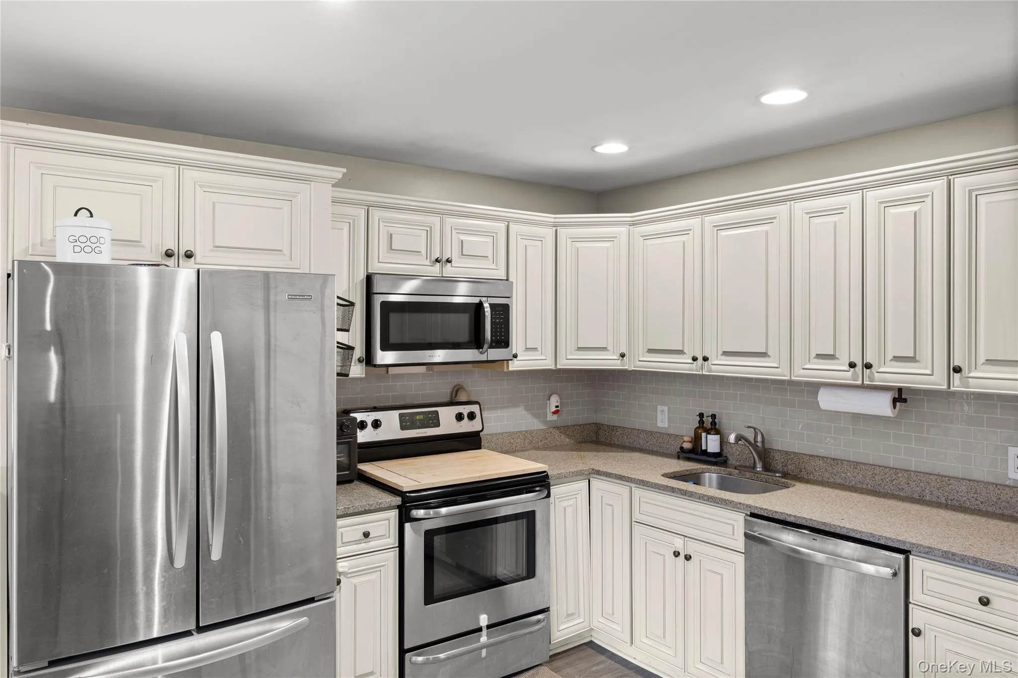 30 Elm Street, Oyster Bay, NY, 3 Bedrooms Bedrooms, 5 Rooms Rooms,1 BathroomBathrooms,Residential,For Rent,Elm,0,1017331 30 Elm Street, Oyster Bay, NY, 3 Bedrooms Bedrooms, 5 Rooms Rooms,1 BathroomBathrooms,Residential,For Rent,Elm,0,1017331