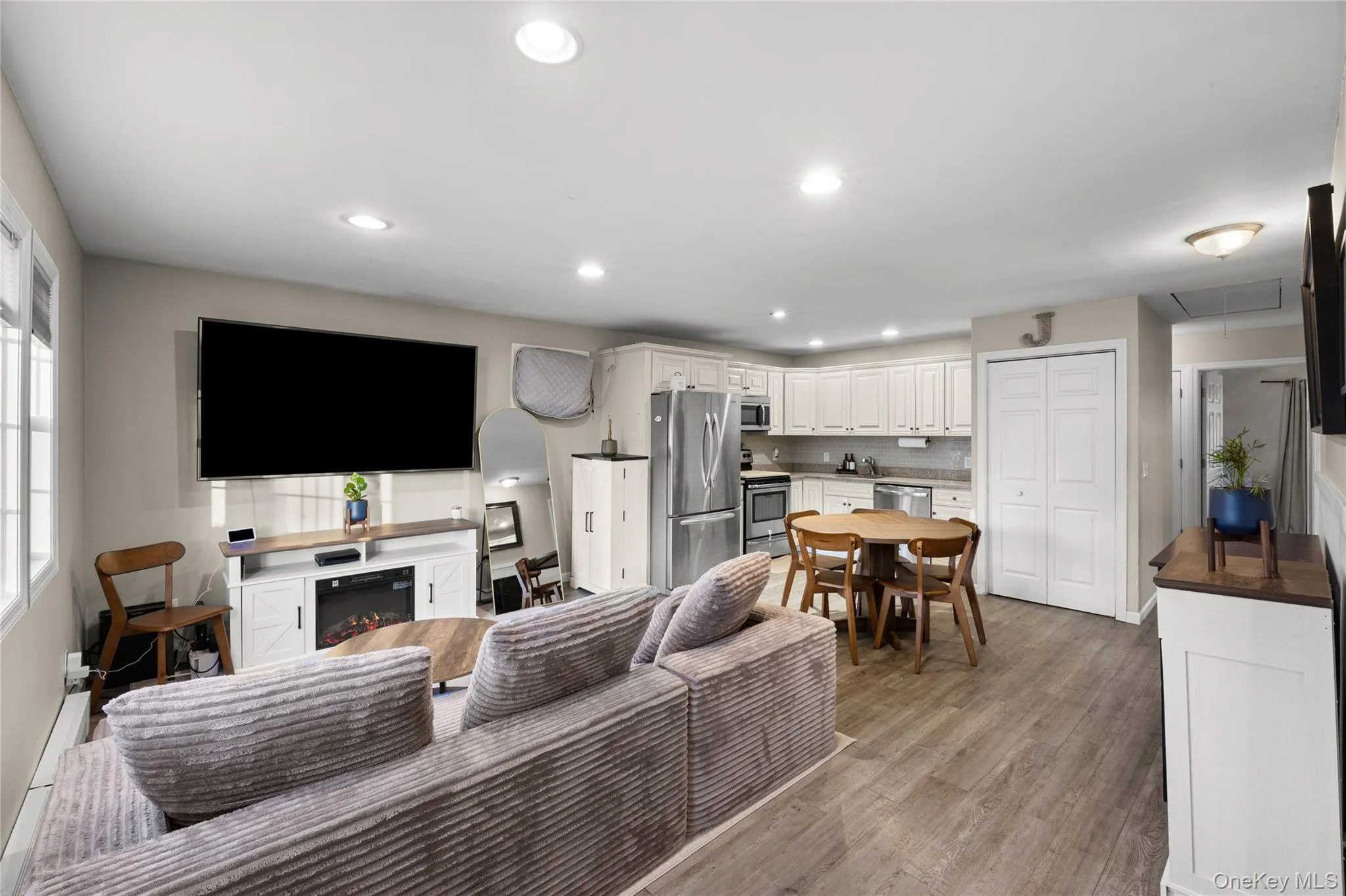 30 Elm Street, Oyster Bay, NY, 3 Bedrooms Bedrooms, 5 Rooms Rooms,1 BathroomBathrooms,Residential,For Rent,Elm,0,1017331 30 Elm Street, Oyster Bay, NY, 3 Bedrooms Bedrooms, 5 Rooms Rooms,1 BathroomBathrooms,Residential,For Rent,Elm,0,1017331