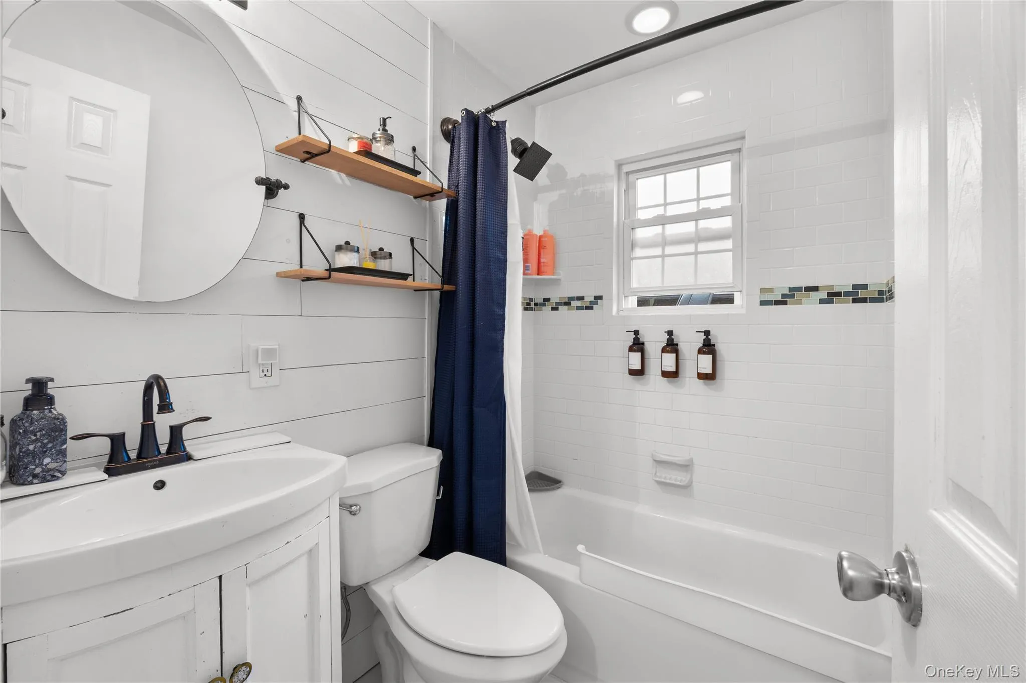 30 Elm Street, Oyster Bay, NY, 3 Bedrooms Bedrooms, 5 Rooms Rooms,1 BathroomBathrooms,Residential,For Rent,Elm,0,1017331 30 Elm Street, Oyster Bay, NY, 3 Bedrooms Bedrooms, 5 Rooms Rooms,1 BathroomBathrooms,Residential,For Rent,Elm,0,1017331