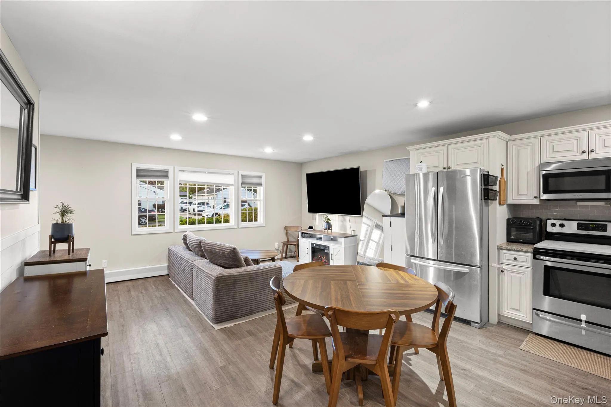 30 Elm Street, Oyster Bay, NY, 3 Bedrooms Bedrooms, 5 Rooms Rooms,1 BathroomBathrooms,Residential,For Rent,Elm,0,1017331 30 Elm Street, Oyster Bay, NY, 3 Bedrooms Bedrooms, 5 Rooms Rooms,1 BathroomBathrooms,Residential,For Rent,Elm,0,1017331
