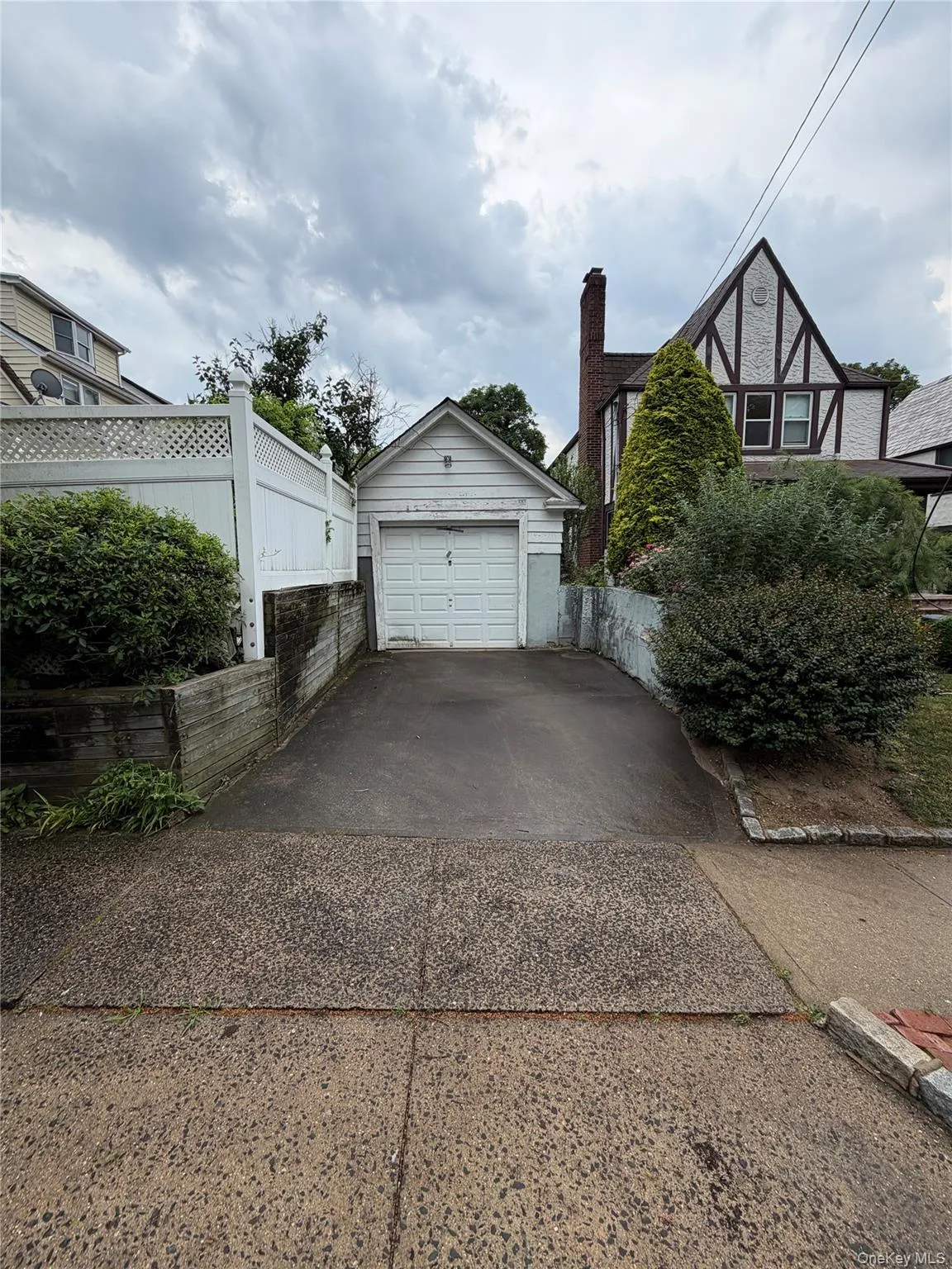 4634 Iris Lane, North Hempstead, NY, 3 Bedrooms Bedrooms, 7 Rooms Rooms,1 BathroomBathrooms,Residential,For Rent,Iris,0,1017337 4634 Iris Lane, North Hempstead, NY, 3 Bedrooms Bedrooms, 7 Rooms Rooms,1 BathroomBathrooms,Residential,For Rent,Iris,0,1017337