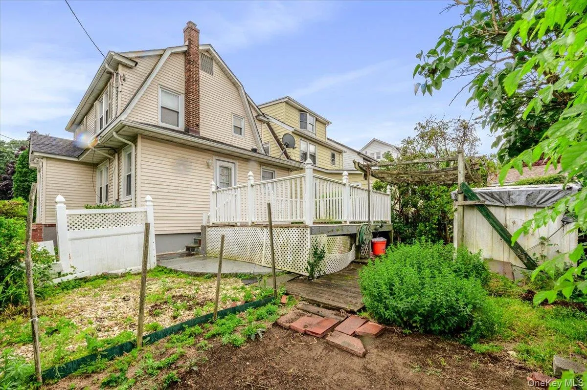 4634 Iris Lane, North Hempstead, NY, 3 Bedrooms Bedrooms, 7 Rooms Rooms,1 BathroomBathrooms,Residential,For Rent,Iris,0,1017337 4634 Iris Lane, North Hempstead, NY, 3 Bedrooms Bedrooms, 7 Rooms Rooms,1 BathroomBathrooms,Residential,For Rent,Iris,0,1017337