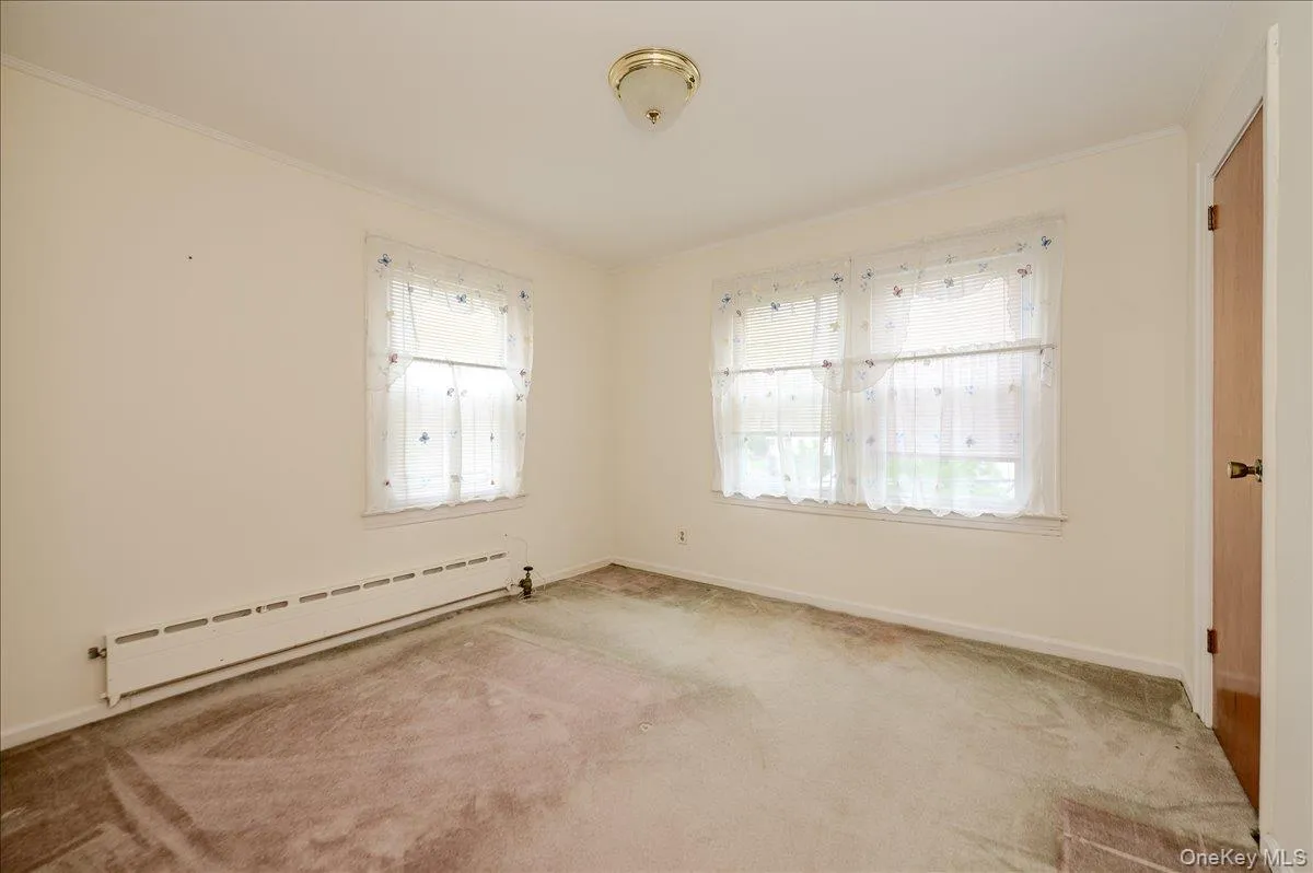 4634 Iris Lane, North Hempstead, NY, 3 Bedrooms Bedrooms, 7 Rooms Rooms,1 BathroomBathrooms,Residential,For Rent,Iris,0,1017337 4634 Iris Lane, North Hempstead, NY, 3 Bedrooms Bedrooms, 7 Rooms Rooms,1 BathroomBathrooms,Residential,For Rent,Iris,0,1017337