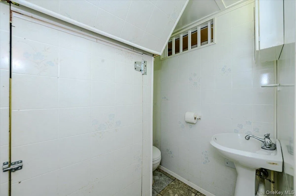 4634 Iris Lane, North Hempstead, NY, 3 Bedrooms Bedrooms, 7 Rooms Rooms,1 BathroomBathrooms,Residential,For Rent,Iris,0,1017337 4634 Iris Lane, North Hempstead, NY, 3 Bedrooms Bedrooms, 7 Rooms Rooms,1 BathroomBathrooms,Residential,For Rent,Iris,0,1017337