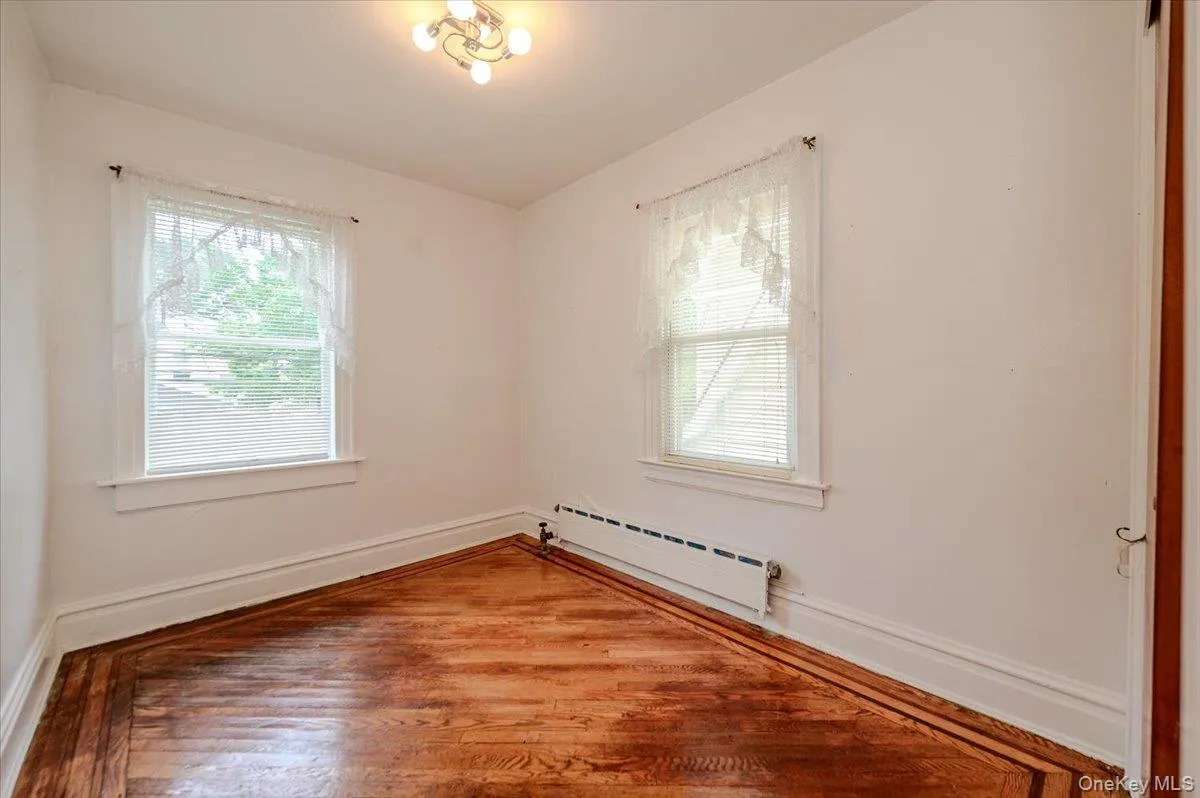 4634 Iris Lane, North Hempstead, NY, 3 Bedrooms Bedrooms, 7 Rooms Rooms,1 BathroomBathrooms,Residential,For Rent,Iris,0,1017337 4634 Iris Lane, North Hempstead, NY, 3 Bedrooms Bedrooms, 7 Rooms Rooms,1 BathroomBathrooms,Residential,For Rent,Iris,0,1017337