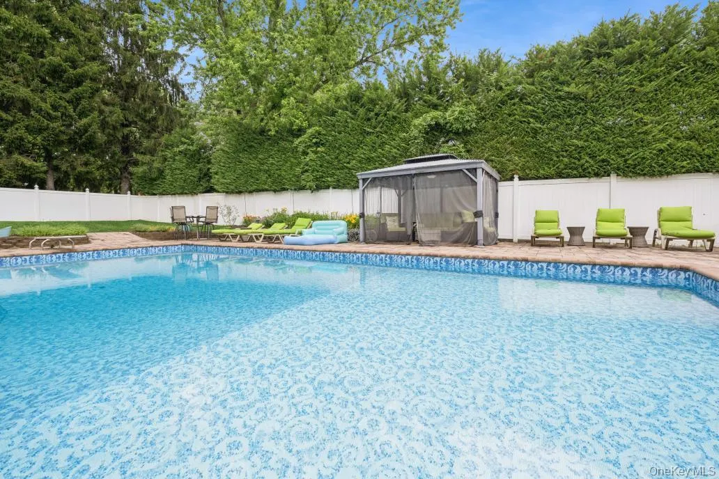 21 Fairoaks Lane, Smithtown, NY, 6 Bedrooms Bedrooms, 10 Rooms Rooms,2 BathroomsBathrooms,Residential,For Rent,Fairoaks,0,KEY1017356 21 Fairoaks Lane, Smithtown, NY, 6 Bedrooms Bedrooms, 10 Rooms Rooms,2 BathroomsBathrooms,Residential,For Rent,Fairoaks,0,KEY1017356