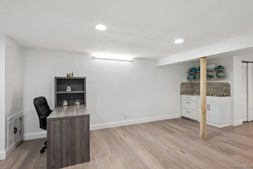 21 Fairoaks Lane, Smithtown, NY, 6 Bedrooms Bedrooms, 10 Rooms Rooms,2 BathroomsBathrooms,Residential,For Rent,Fairoaks,0,KEY1017356 21 Fairoaks Lane, Smithtown, NY, 6 Bedrooms Bedrooms, 10 Rooms Rooms,2 BathroomsBathrooms,Residential,For Rent,Fairoaks,0,KEY1017356