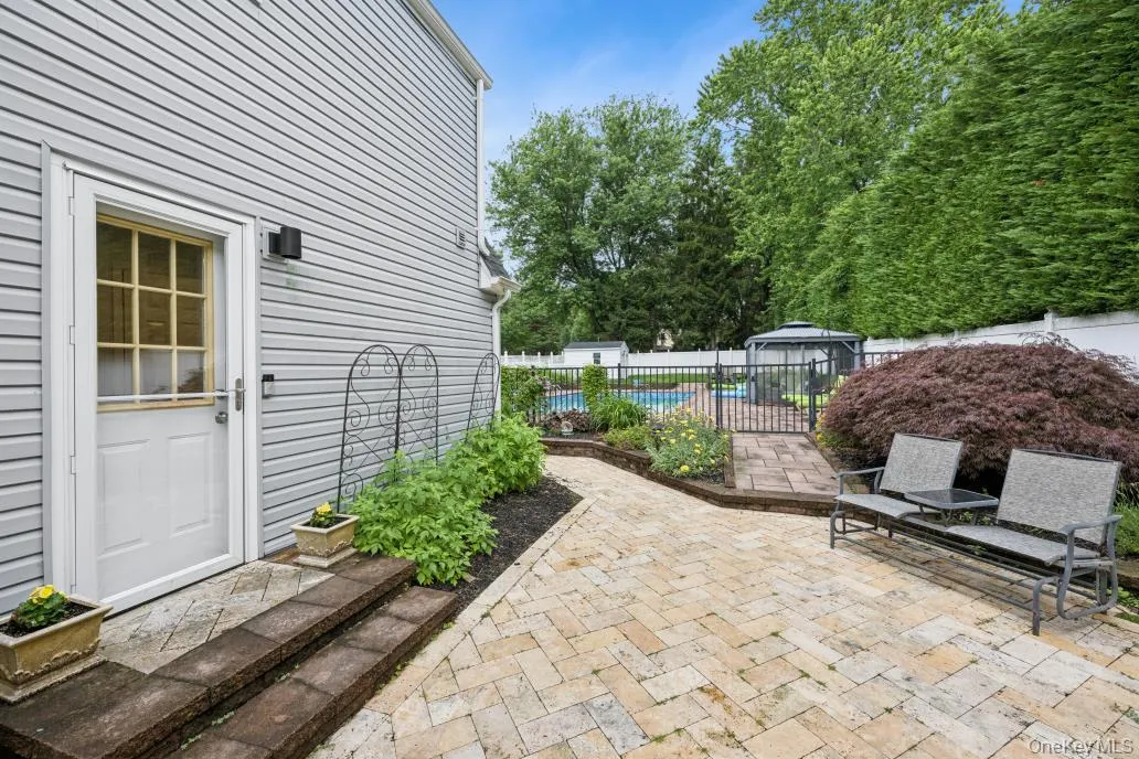 21 Fairoaks Lane, Smithtown, NY, 6 Bedrooms Bedrooms, 10 Rooms Rooms,2 BathroomsBathrooms,Residential,For Rent,Fairoaks,0,KEY1017356 21 Fairoaks Lane, Smithtown, NY, 6 Bedrooms Bedrooms, 10 Rooms Rooms,2 BathroomsBathrooms,Residential,For Rent,Fairoaks,0,KEY1017356