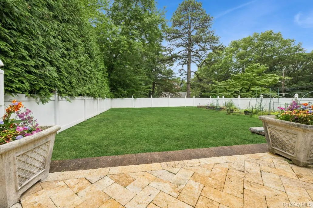 21 Fairoaks Lane, Smithtown, NY, 6 Bedrooms Bedrooms, 10 Rooms Rooms,2 BathroomsBathrooms,Residential,For Rent,Fairoaks,0,KEY1017356 21 Fairoaks Lane, Smithtown, NY, 6 Bedrooms Bedrooms, 10 Rooms Rooms,2 BathroomsBathrooms,Residential,For Rent,Fairoaks,0,KEY1017356