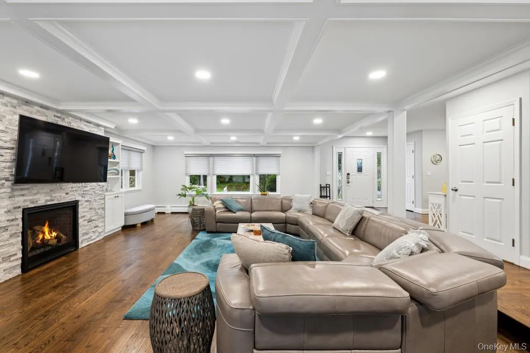 21 Fairoaks Lane, Smithtown, NY, 6 Bedrooms Bedrooms, 10 Rooms Rooms,2 BathroomsBathrooms,Residential,For Rent,Fairoaks,0,KEY1017356 21 Fairoaks Lane, Smithtown, NY, 6 Bedrooms Bedrooms, 10 Rooms Rooms,2 BathroomsBathrooms,Residential,For Rent,Fairoaks,0,KEY1017356