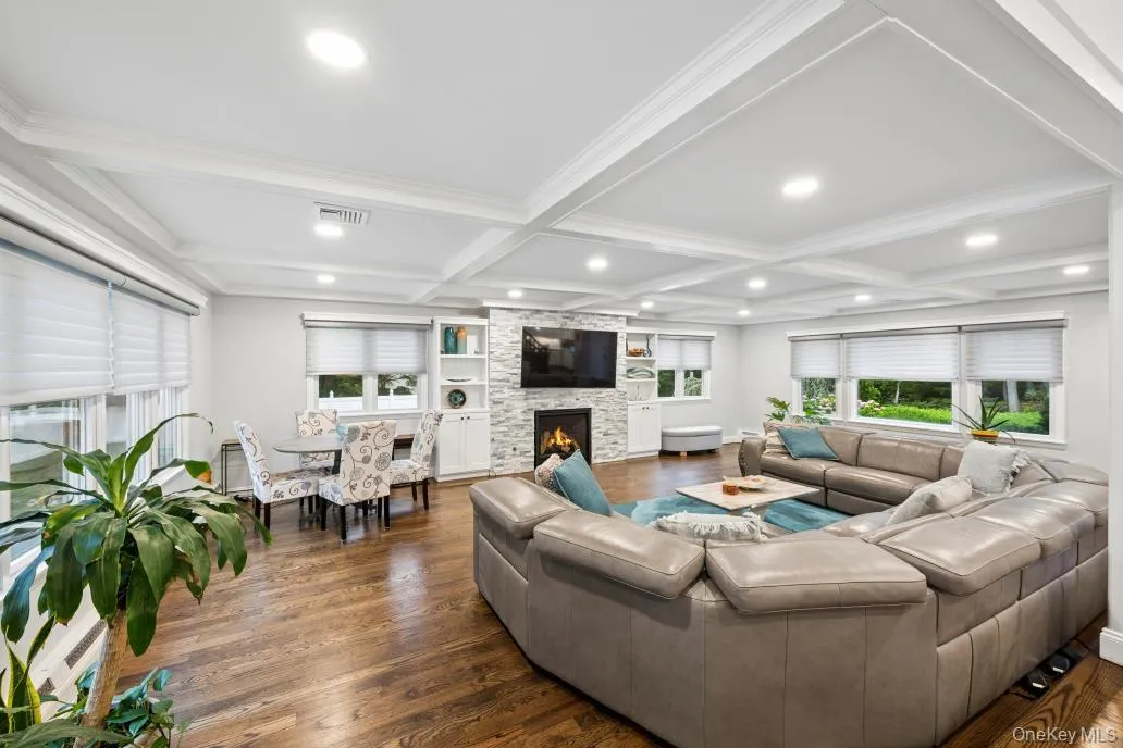 21 Fairoaks Lane, Smithtown, NY, 6 Bedrooms Bedrooms, 10 Rooms Rooms,2 BathroomsBathrooms,Residential,For Rent,Fairoaks,0,KEY1017356 21 Fairoaks Lane, Smithtown, NY, 6 Bedrooms Bedrooms, 10 Rooms Rooms,2 BathroomsBathrooms,Residential,For Rent,Fairoaks,0,KEY1017356