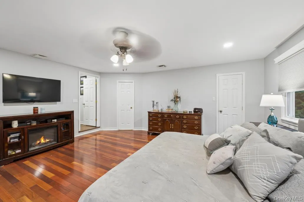 21 Fairoaks Lane, Smithtown, NY, 6 Bedrooms Bedrooms, 10 Rooms Rooms,2 BathroomsBathrooms,Residential,For Rent,Fairoaks,0,KEY1017356 21 Fairoaks Lane, Smithtown, NY, 6 Bedrooms Bedrooms, 10 Rooms Rooms,2 BathroomsBathrooms,Residential,For Rent,Fairoaks,0,KEY1017356