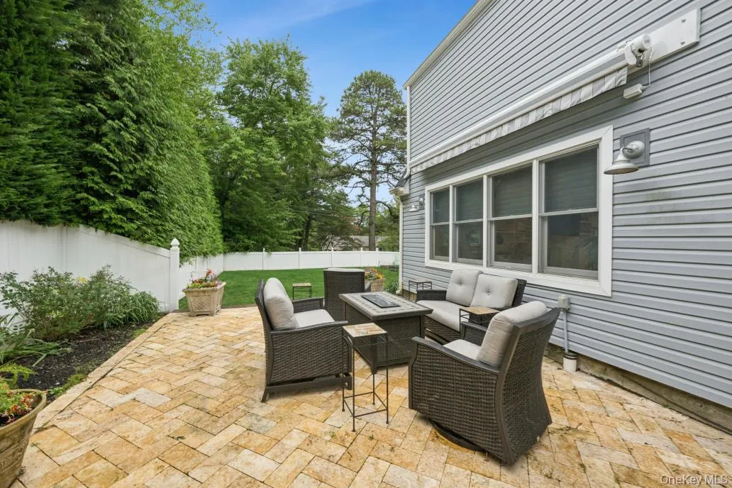21 Fairoaks Lane, Smithtown, NY, 6 Bedrooms Bedrooms, 10 Rooms Rooms,2 BathroomsBathrooms,Residential,For Rent,Fairoaks,0,KEY1017356 21 Fairoaks Lane, Smithtown, NY, 6 Bedrooms Bedrooms, 10 Rooms Rooms,2 BathroomsBathrooms,Residential,For Rent,Fairoaks,0,KEY1017356