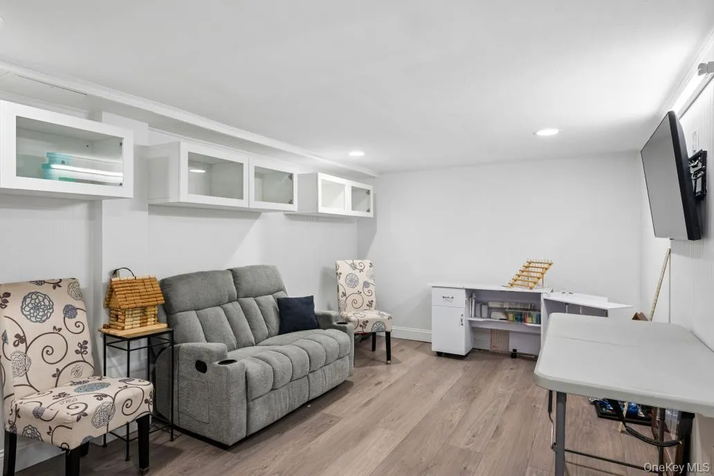 21 Fairoaks Lane, Smithtown, NY, 6 Bedrooms Bedrooms, 10 Rooms Rooms,2 BathroomsBathrooms,Residential,For Rent,Fairoaks,0,KEY1017356 21 Fairoaks Lane, Smithtown, NY, 6 Bedrooms Bedrooms, 10 Rooms Rooms,2 BathroomsBathrooms,Residential,For Rent,Fairoaks,0,KEY1017356