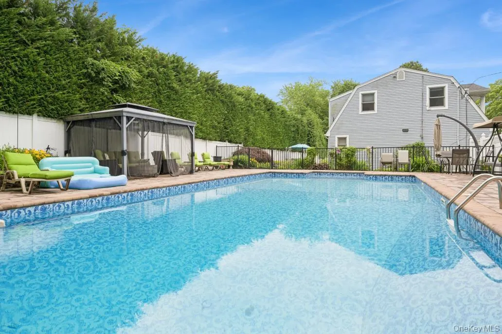 21 Fairoaks Lane, Smithtown, NY, 6 Bedrooms Bedrooms, 10 Rooms Rooms,2 BathroomsBathrooms,Residential,For Rent,Fairoaks,0,KEY1017356 21 Fairoaks Lane, Smithtown, NY, 6 Bedrooms Bedrooms, 10 Rooms Rooms,2 BathroomsBathrooms,Residential,For Rent,Fairoaks,0,KEY1017356