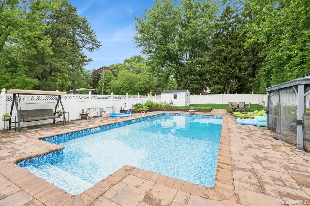 21 Fairoaks Lane, Smithtown, NY, 6 Bedrooms Bedrooms, 10 Rooms Rooms,2 BathroomsBathrooms,Residential,For Rent,Fairoaks,0,KEY1017356 21 Fairoaks Lane, Smithtown, NY, 6 Bedrooms Bedrooms, 10 Rooms Rooms,2 BathroomsBathrooms,Residential,For Rent,Fairoaks,0,KEY1017356