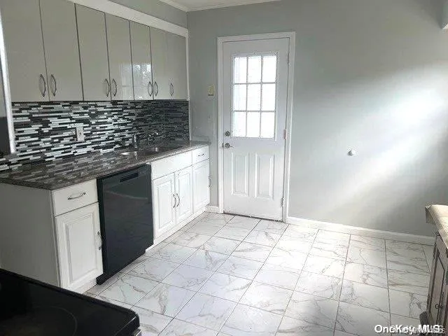 12 Walter Avenue, Oyster Bay, NY, 4 Bedrooms Bedrooms, 8 Rooms Rooms,2 BathroomsBathrooms,Residential,For Rent,Walter,0,KEY1017358 12 Walter Avenue, Oyster Bay, NY, 4 Bedrooms Bedrooms, 8 Rooms Rooms,2 BathroomsBathrooms,Residential,For Rent,Walter,0,KEY1017358