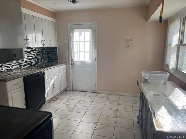 12 Walter Avenue, Oyster Bay, NY, 4 Bedrooms Bedrooms, 8 Rooms Rooms,2 BathroomsBathrooms,Residential,For Rent,Walter,0,1017358 12 Walter Avenue, Oyster Bay, NY, 4 Bedrooms Bedrooms, 8 Rooms Rooms,2 BathroomsBathrooms,Residential,For Rent,Walter,0,1017358