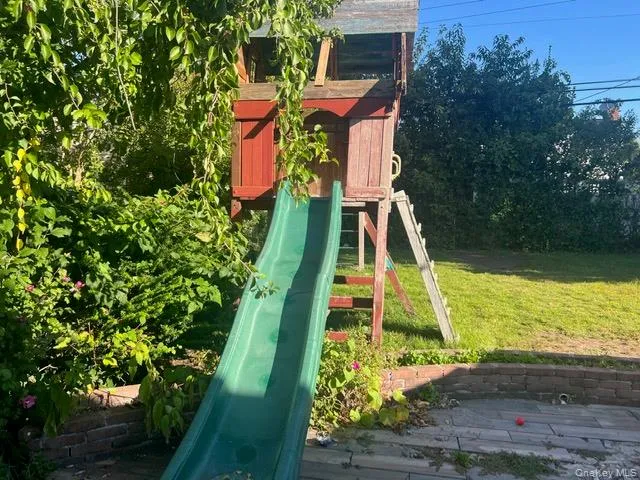 12 Walter Avenue, Oyster Bay, NY, 4 Bedrooms Bedrooms, 8 Rooms Rooms,2 BathroomsBathrooms,Residential,For Rent,Walter,0,1017358 12 Walter Avenue, Oyster Bay, NY, 4 Bedrooms Bedrooms, 8 Rooms Rooms,2 BathroomsBathrooms,Residential,For Rent,Walter,0,1017358