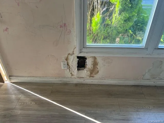 12 Walter Avenue, Oyster Bay, NY, 4 Bedrooms Bedrooms, 8 Rooms Rooms,2 BathroomsBathrooms,Residential,For Rent,Walter,0,1017358 12 Walter Avenue, Oyster Bay, NY, 4 Bedrooms Bedrooms, 8 Rooms Rooms,2 BathroomsBathrooms,Residential,For Rent,Walter,0,1017358