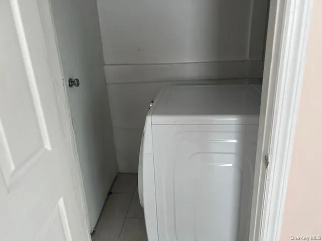 12 Walter Avenue, Oyster Bay, NY, 4 Bedrooms Bedrooms, 8 Rooms Rooms,2 BathroomsBathrooms,Residential,For Rent,Walter,0,KEY1017358 12 Walter Avenue, Oyster Bay, NY, 4 Bedrooms Bedrooms, 8 Rooms Rooms,2 BathroomsBathrooms,Residential,For Rent,Walter,0,KEY1017358