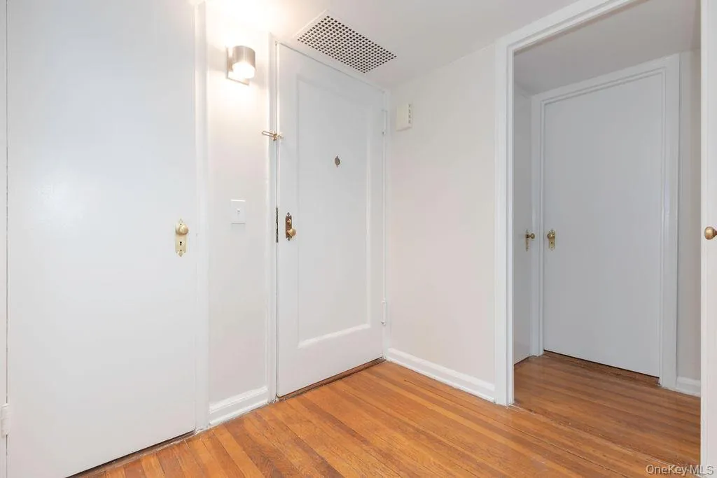 1344 Midland Avenue, Yonkers, NY, 1 Bedroom Bedrooms, 3 Rooms Rooms,1 BathroomBathrooms,Residential,For Rent,Midland,0,KEY1017359 1344 Midland Avenue, Yonkers, NY, 1 Bedroom Bedrooms, 3 Rooms Rooms,1 BathroomBathrooms,Residential,For Rent,Midland,0,KEY1017359