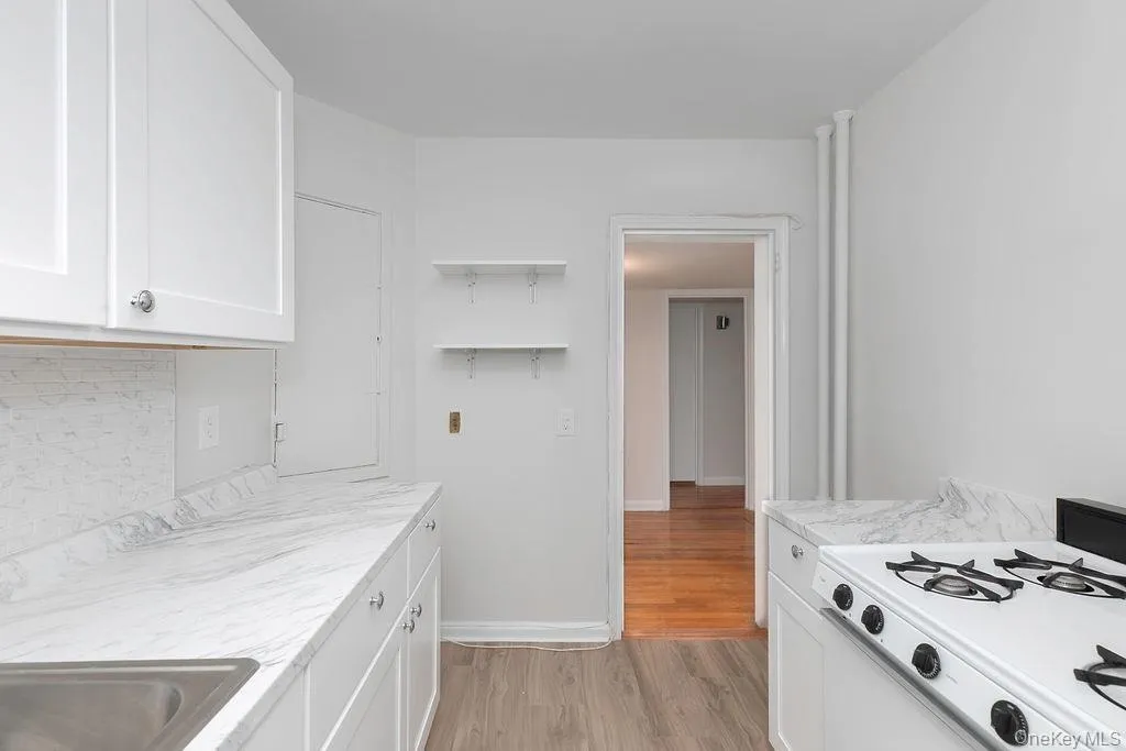 1344 Midland Avenue, Yonkers, NY, 1 Bedroom Bedrooms, 3 Rooms Rooms,1 BathroomBathrooms,Residential,For Rent,Midland,0,KEY1017359 1344 Midland Avenue, Yonkers, NY, 1 Bedroom Bedrooms, 3 Rooms Rooms,1 BathroomBathrooms,Residential,For Rent,Midland,0,KEY1017359