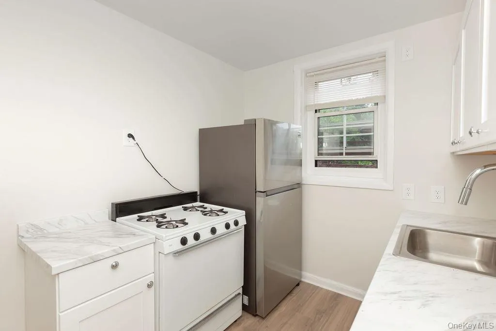 1344 Midland Avenue, Yonkers, NY, 1 Bedroom Bedrooms, 3 Rooms Rooms,1 BathroomBathrooms,Residential,For Rent,Midland,0,KEY1017359 1344 Midland Avenue, Yonkers, NY, 1 Bedroom Bedrooms, 3 Rooms Rooms,1 BathroomBathrooms,Residential,For Rent,Midland,0,KEY1017359