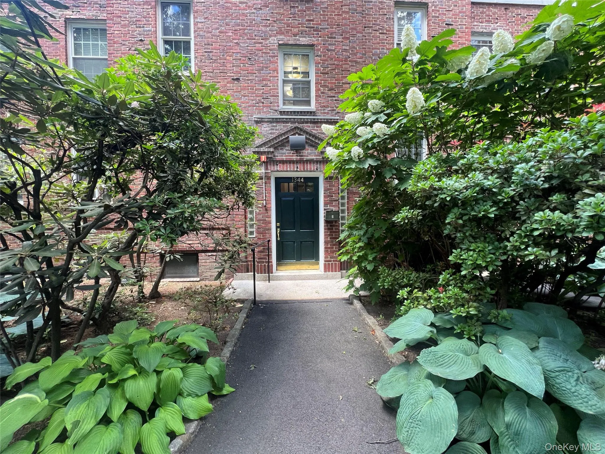 1344 Midland Avenue, Yonkers, NY, 1 Bedroom Bedrooms, 3 Rooms Rooms,1 BathroomBathrooms,Residential,For Rent,Midland,0,KEY1017359 1344 Midland Avenue, Yonkers, NY, 1 Bedroom Bedrooms, 3 Rooms Rooms,1 BathroomBathrooms,Residential,For Rent,Midland,0,KEY1017359